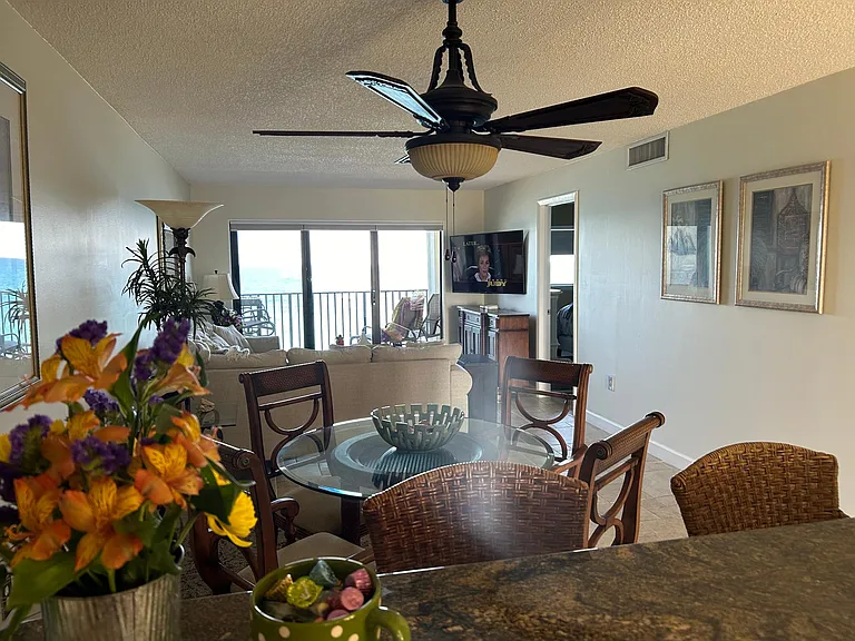 New smart tv visible from kitchen, dining and seating area. Even Judge Judy approves