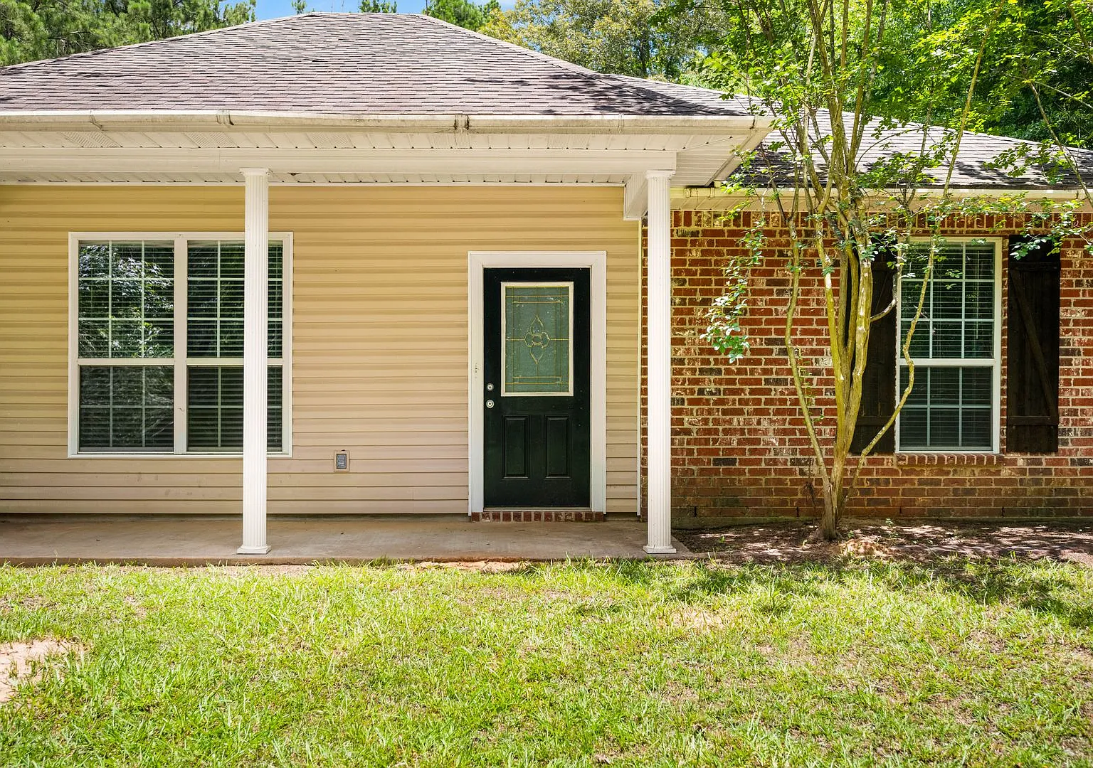 Charming 3-Bedroom Pineville Home with a Fenced Backyard — Photo 1