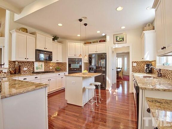4th image of 105 W Hatterleigh Ave