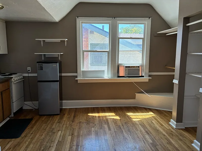 Studio, 1.0 bath, 400 sqft, $890 — Photo 3
