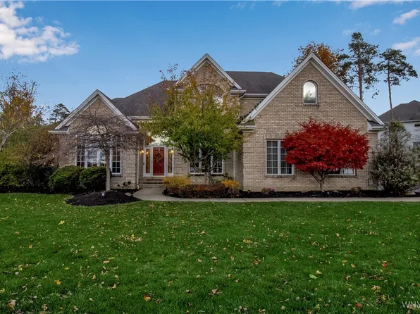 12 Woodthrush Trl, Orchard Park, NY 14127