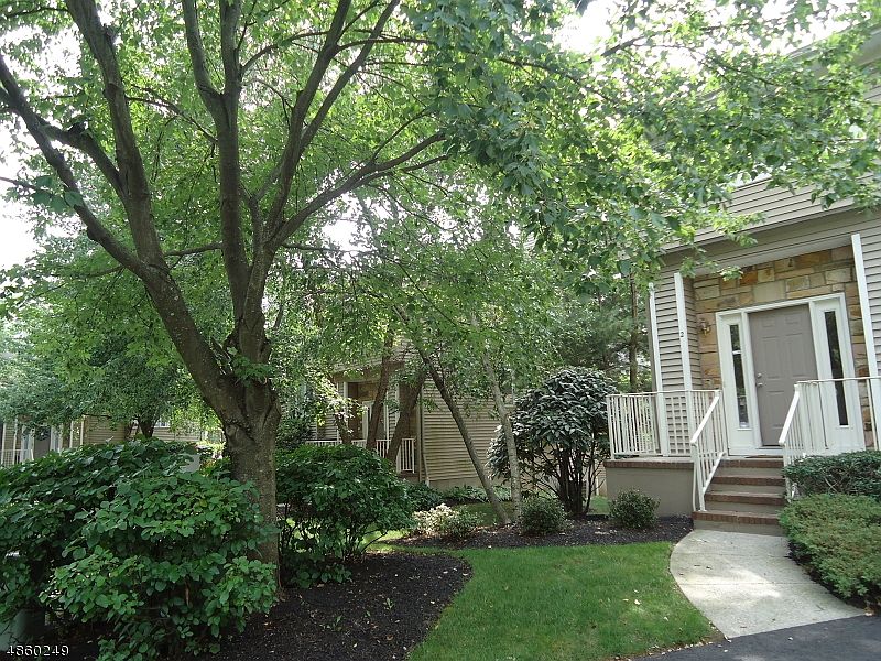 1st image of 2 Clarken Dr