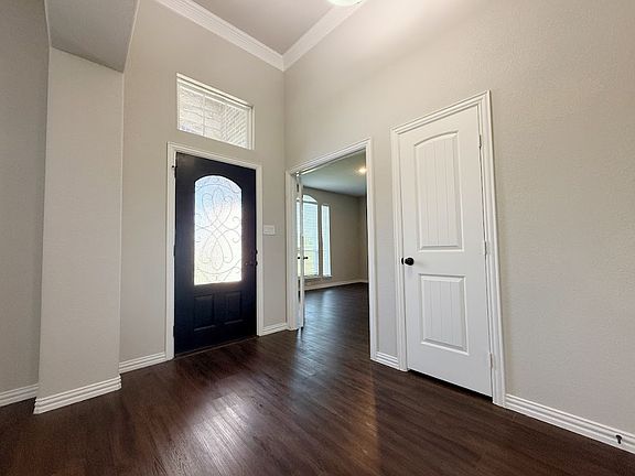 3rd image of 104 Cottonwood Ct