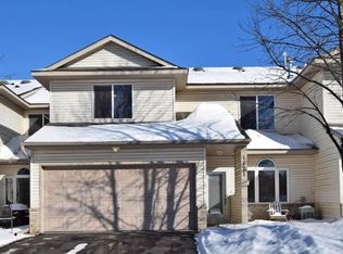 1121 Crystal Ct, Chaska, MN 55318