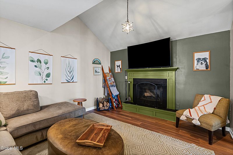 5th image of 245 Hampton Avenue