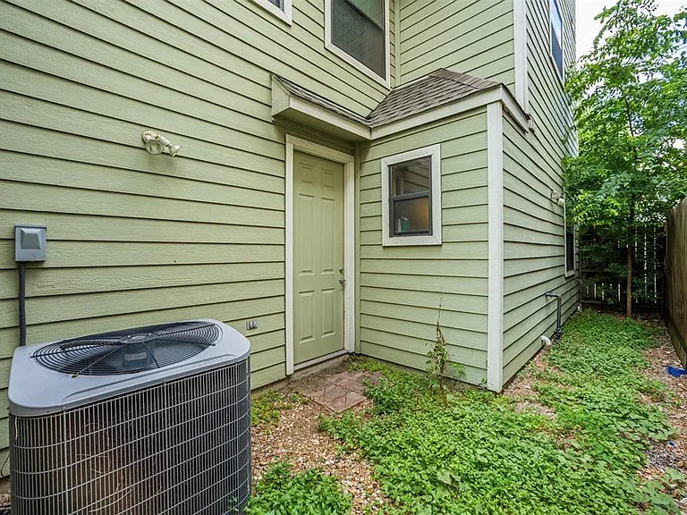 4217 Koehler St — Photo 23