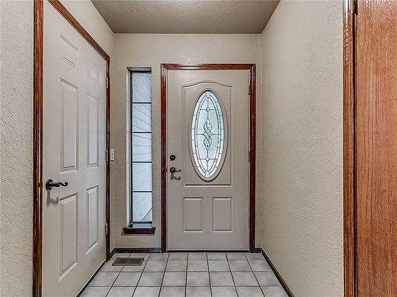 3rd image of 2209 Summer Hollow Ln