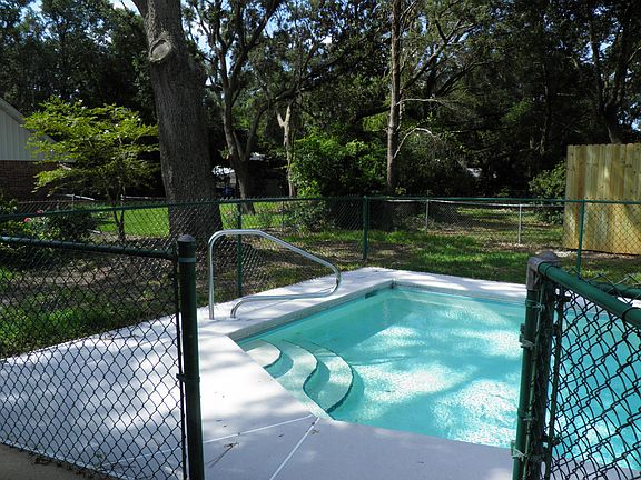 3rd image of 216 Priscilla Dr
