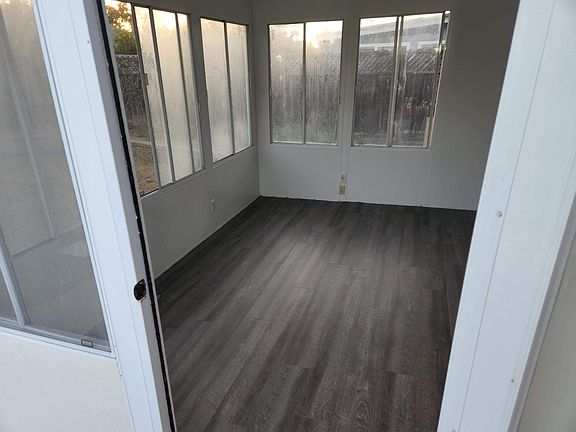 5th image of 1515 Oceanaire Dr