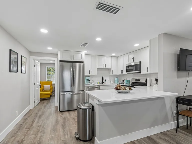 4906 W Cleveland St — Photo 19