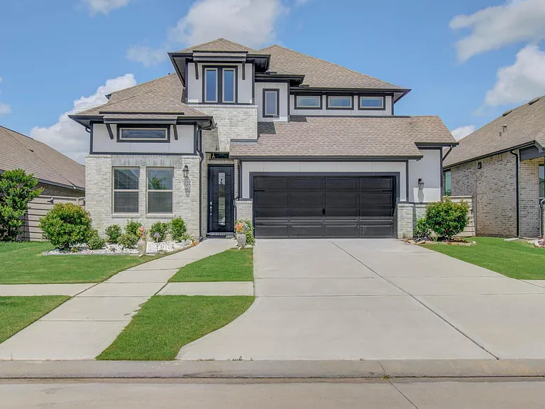 4722 Crest Hill Dr — Photo 1