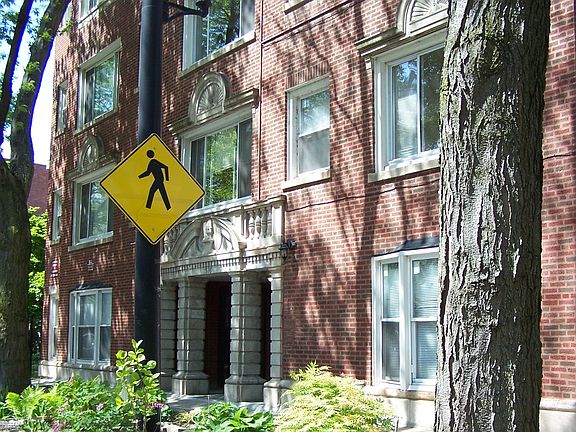 5th image of 1528 W Pratt Blvd APT 103