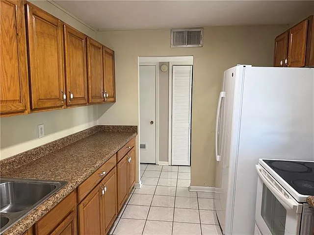 2100 Stumpf Blvd — Photo 8