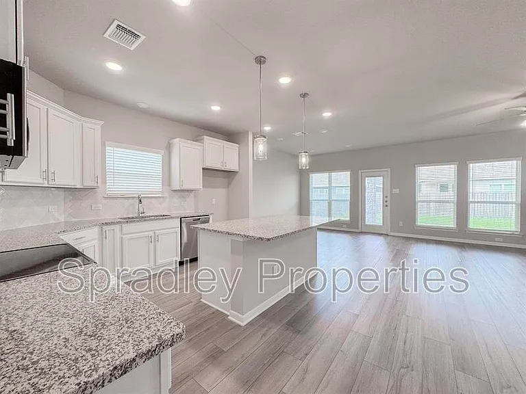 2716 Fox River Dr — Photo 4