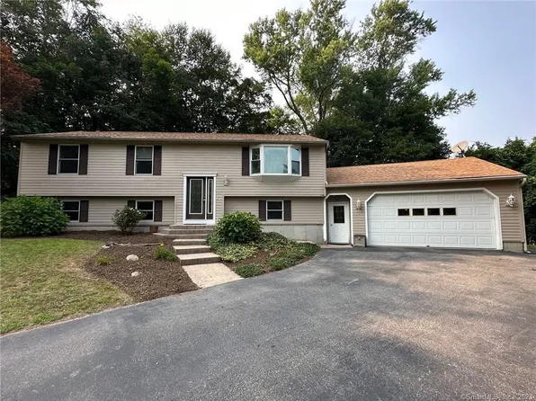 18 Green Hills Road, Waterford, CT 06375