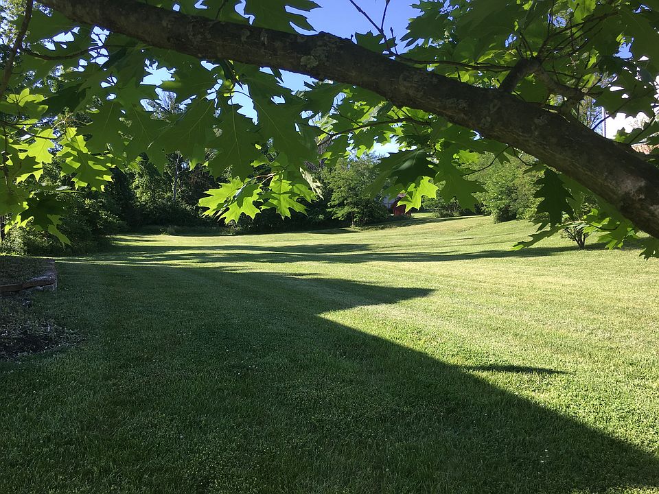 2nd image of 10 Tall Trees Dr