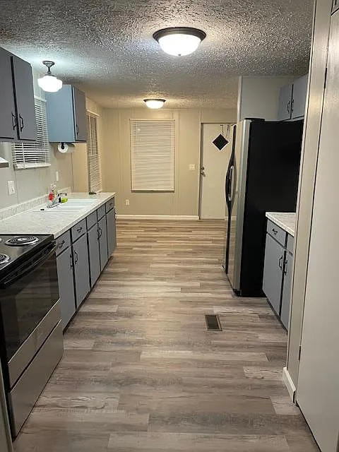 3 bed, 1000 sqft, $1,350 — Photo 4