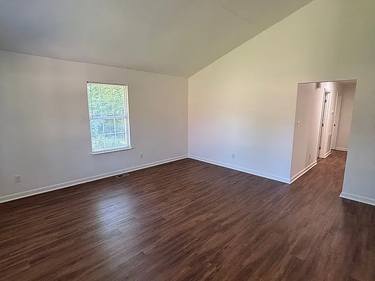 1712 Delaware Ave — Photo 4