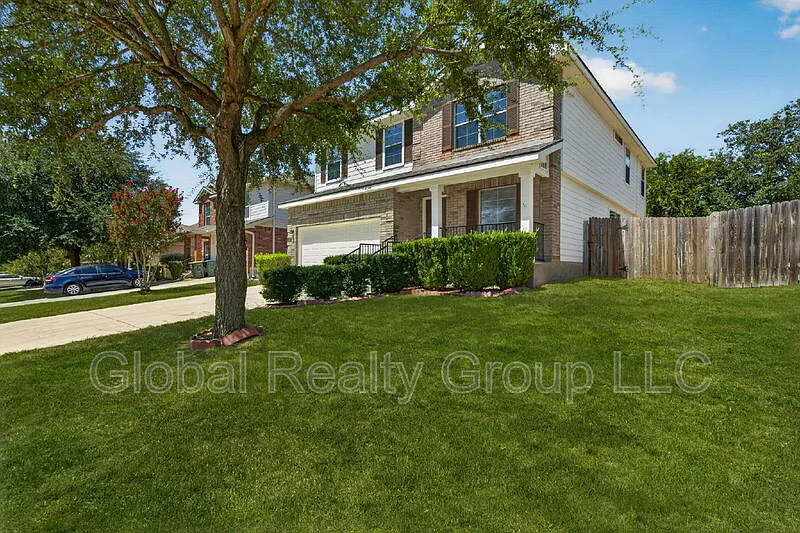 4 bed, 2.5 bath, 2487 sqft, $1,650 — Photo 2