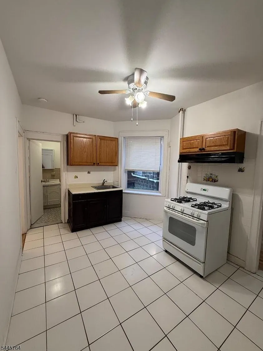 1 bed, 1.0 bath, $1,700 — Photo 3