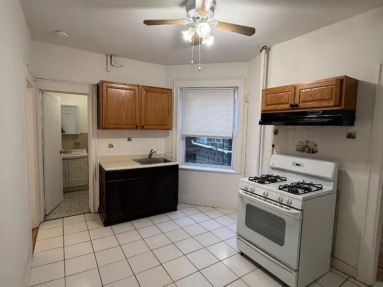 355 Lincoln Ave #1C — Photo 3