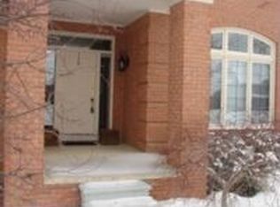1902 Grayslake Dr, Rochester Hills, MI 48306