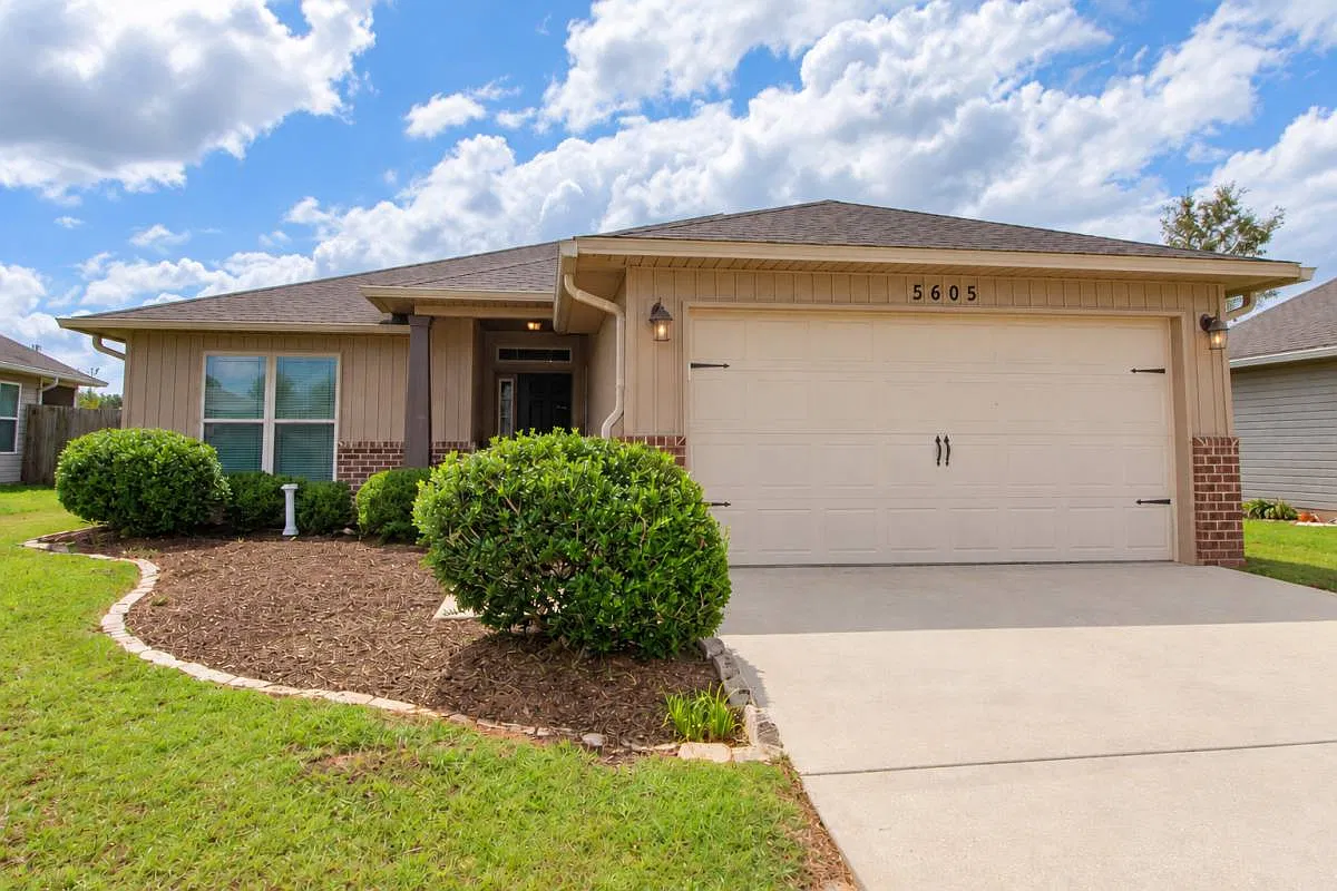 5605 Peach Dr in Milton, FL 32571 — Photo 1