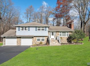 19 Weiss Rd, Upper Saddle River, NJ 07458