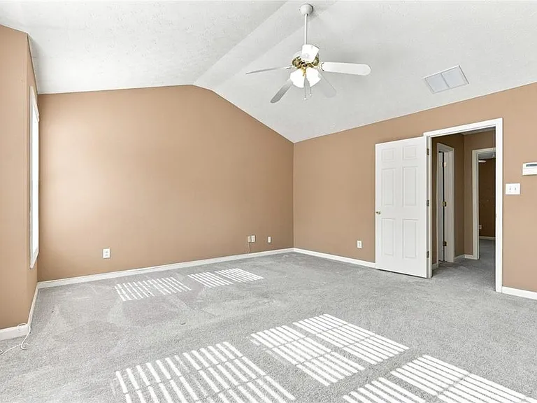 3063 Kentmere Dr — Photo 15