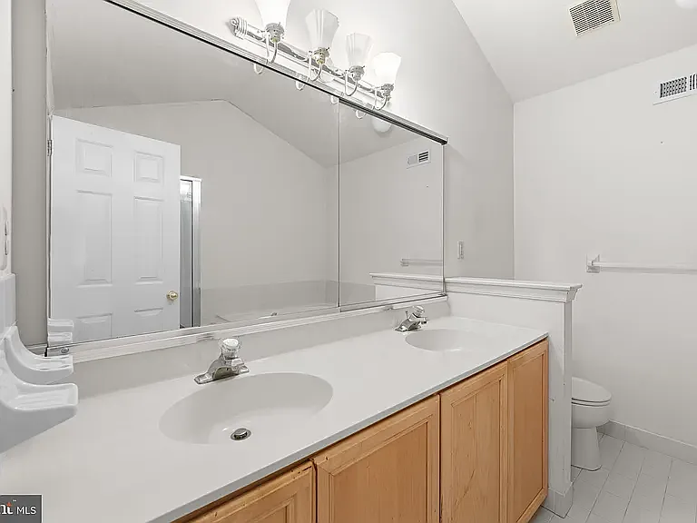 DOUBLE VANITY IN MASTER BATHROOM