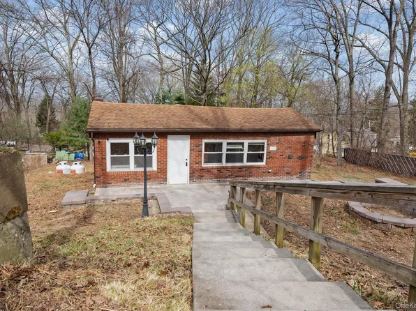 4 Woodland Circle N, Monroe, NY 10950