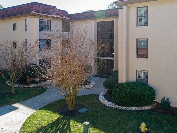 3rd image of 1820 Sevilla Blvd APT 204