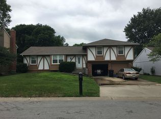 3707 SW Arvonia Pl, Topeka, KS 66610