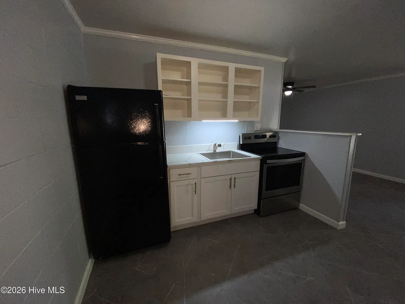 1 bed, 1.0 bath, $800 — Photo 2