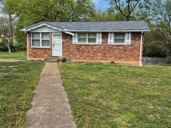 100 Curtiswood Dr, Hendersonville, TN 37075