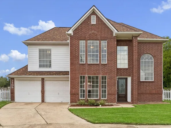 1105 Camelot Ln, Pearland, TX 77581
