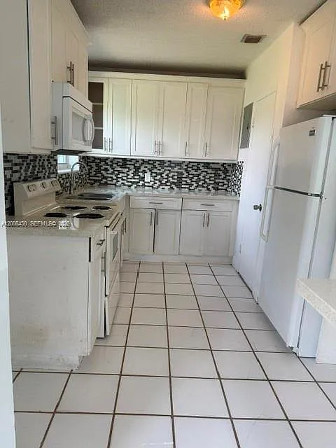 3 bed, 1.0 bath, $2,250 — Photo 3