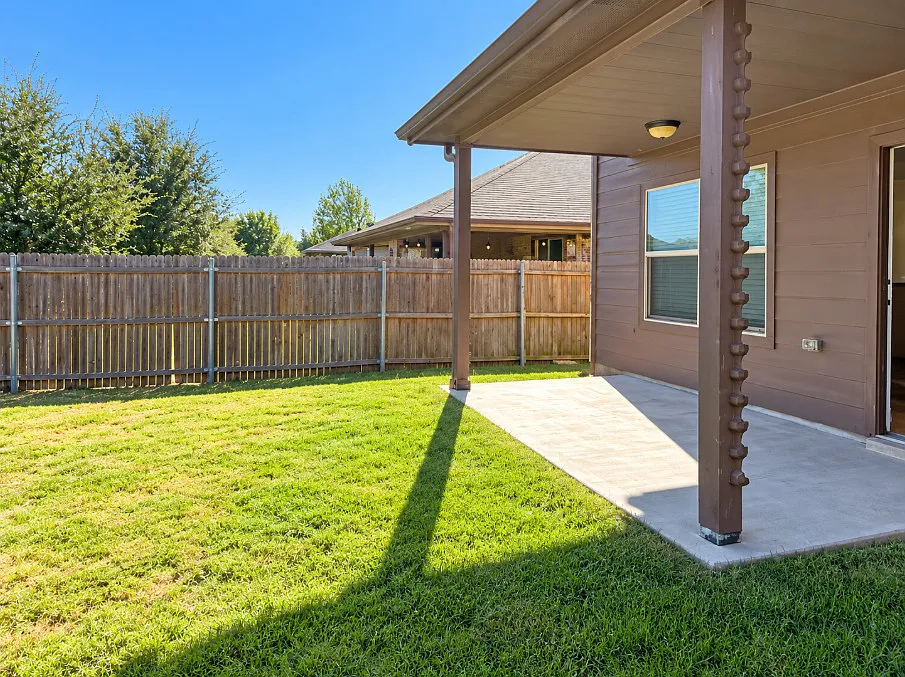 5 bed, 2291 sqft, $2,700 — Photo 3