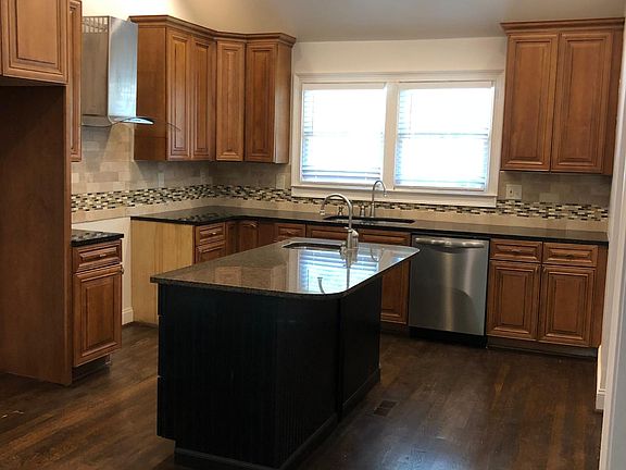 3rd image of 1239 Arborvista Dr NE