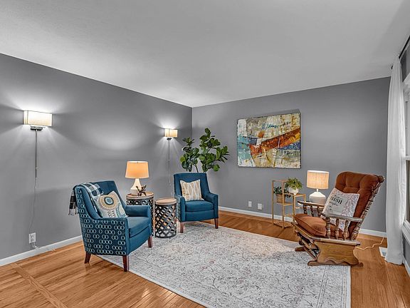 3rd image of 3213 Highland Cir