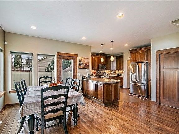 5th image of 602 S Shelley Ln
