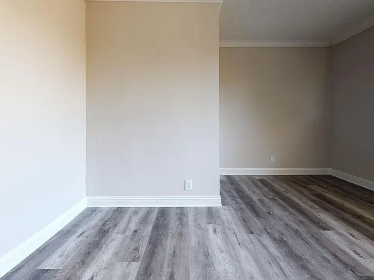 Stanley Gardens Apts - Spacious, Bright and Beatiful One Bedroom! CALL NOW! — Photo 11