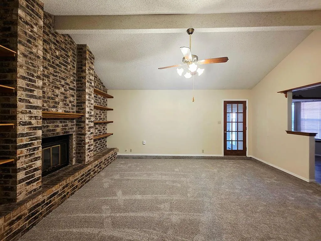 3 bed, 2.0 bath, 1588 sqft, $2,200 — Photo 3
