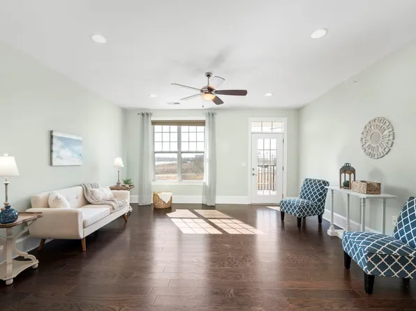 601 Finsbury St APT 304, Durham, NC 27703