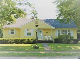 8 Hopper Ln, Wayne, NJ 07470