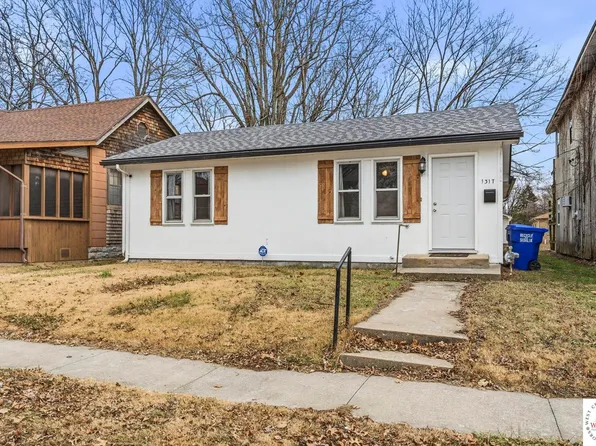 1317 S Ohio Ave, Sedalia, MO 65301