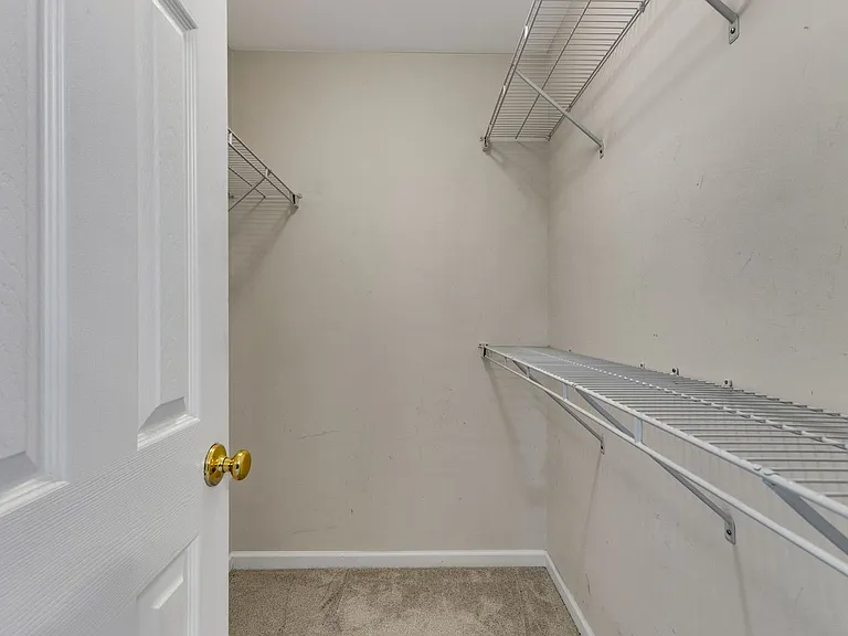 2720 Gross Ave — Photo 25