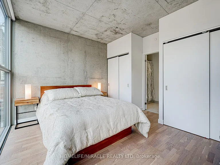 25 Oxley St #701 — Photo 32