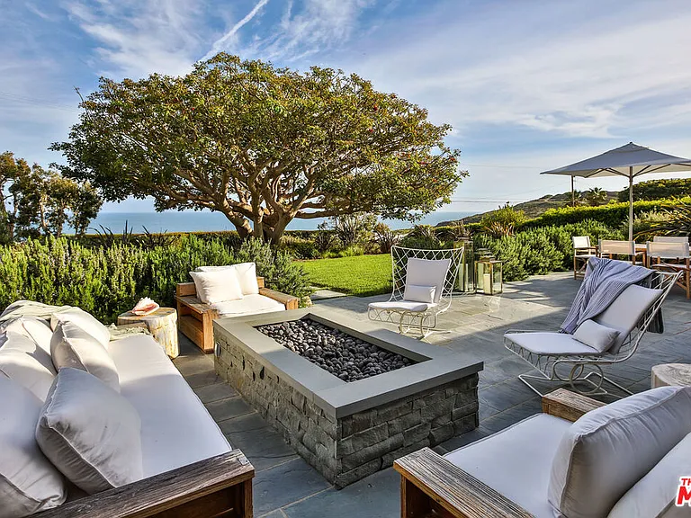 29225 Cliffside Dr — Photo 2