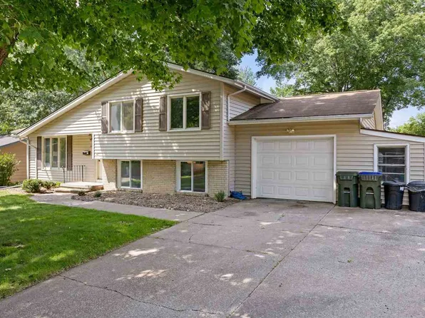 907 Talwrn Ct, Iowa City, IA 52246